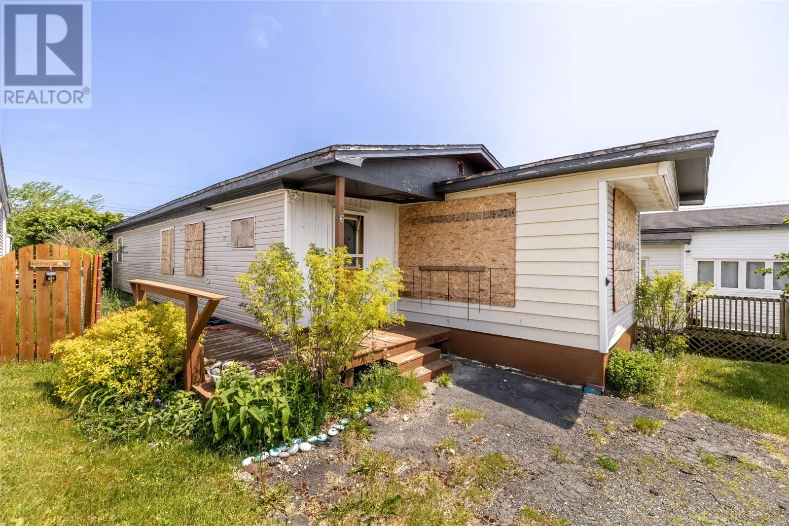 6 Leonard Place