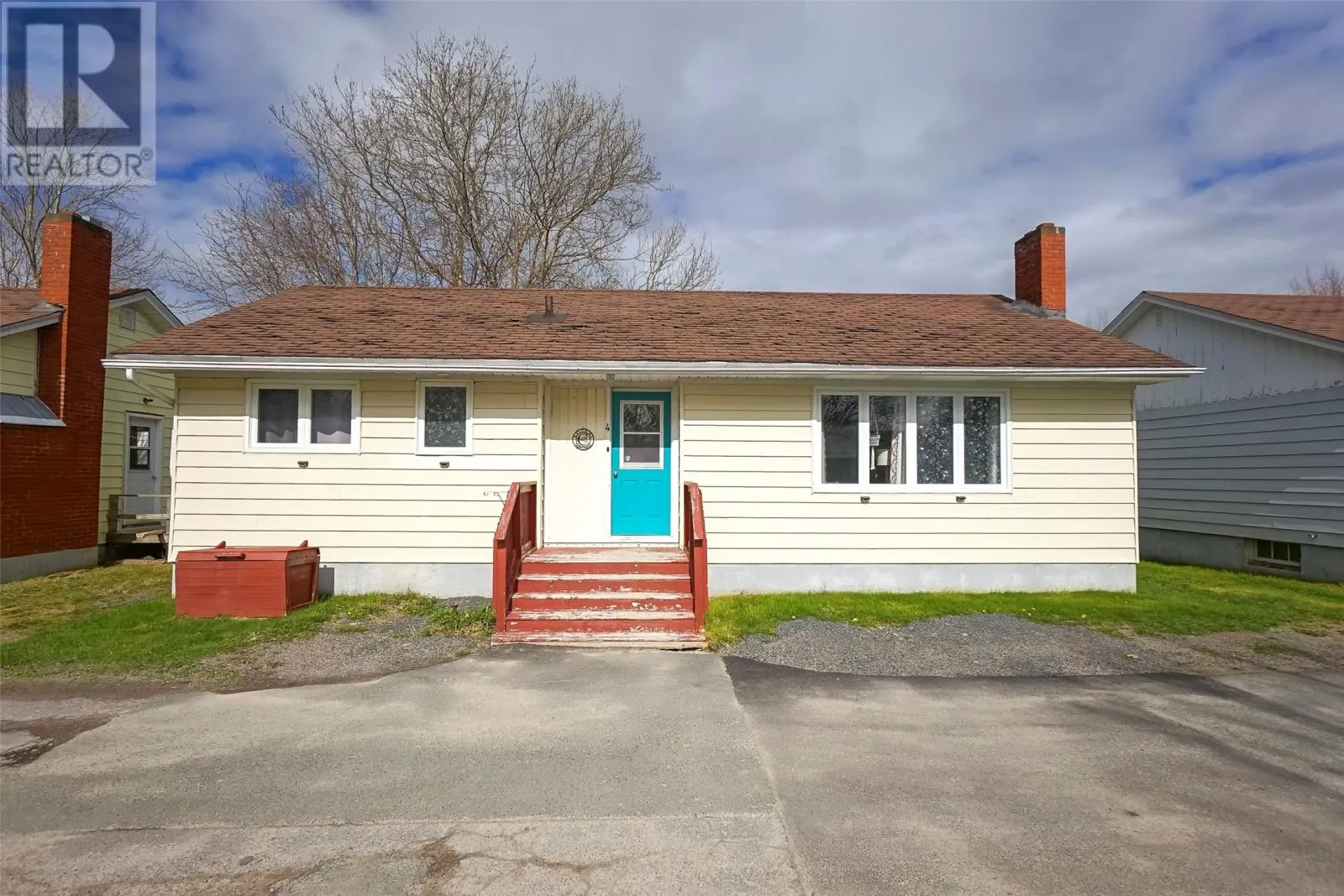 4 Bay Street