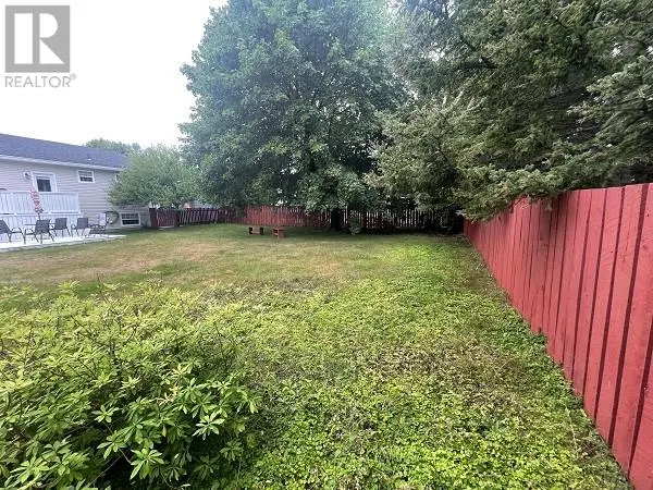 8 Dawson Drive