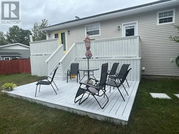 8 Dawson Drive