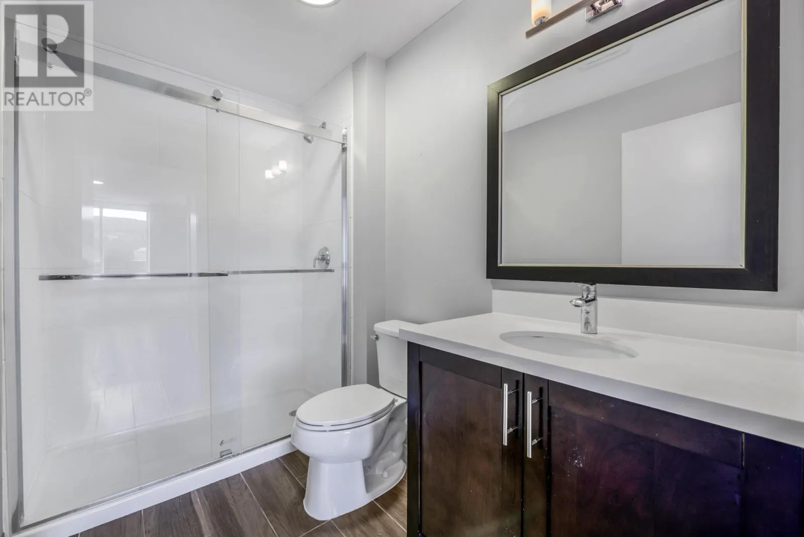 40 Henry Street Unit#606, #606