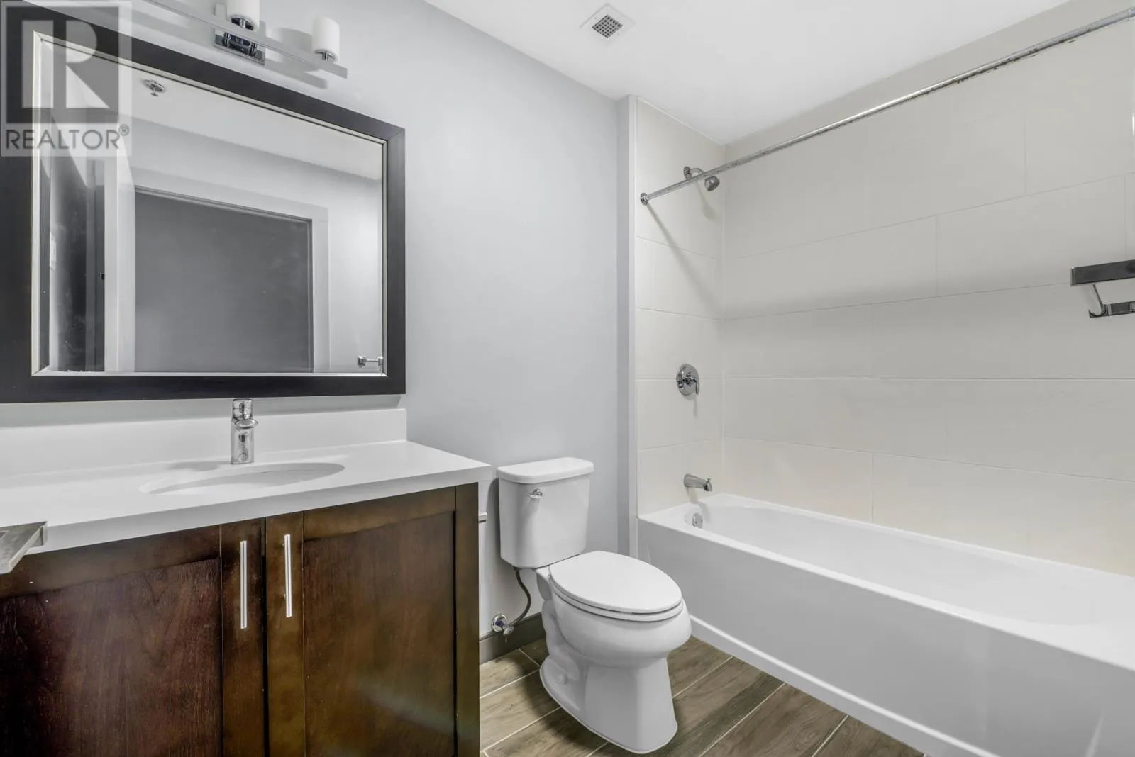40 Henry Street Unit#606, #606