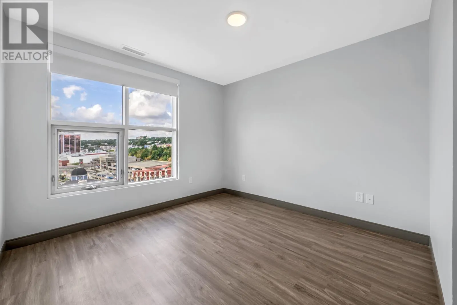 40 Henry Street Unit#606, #606