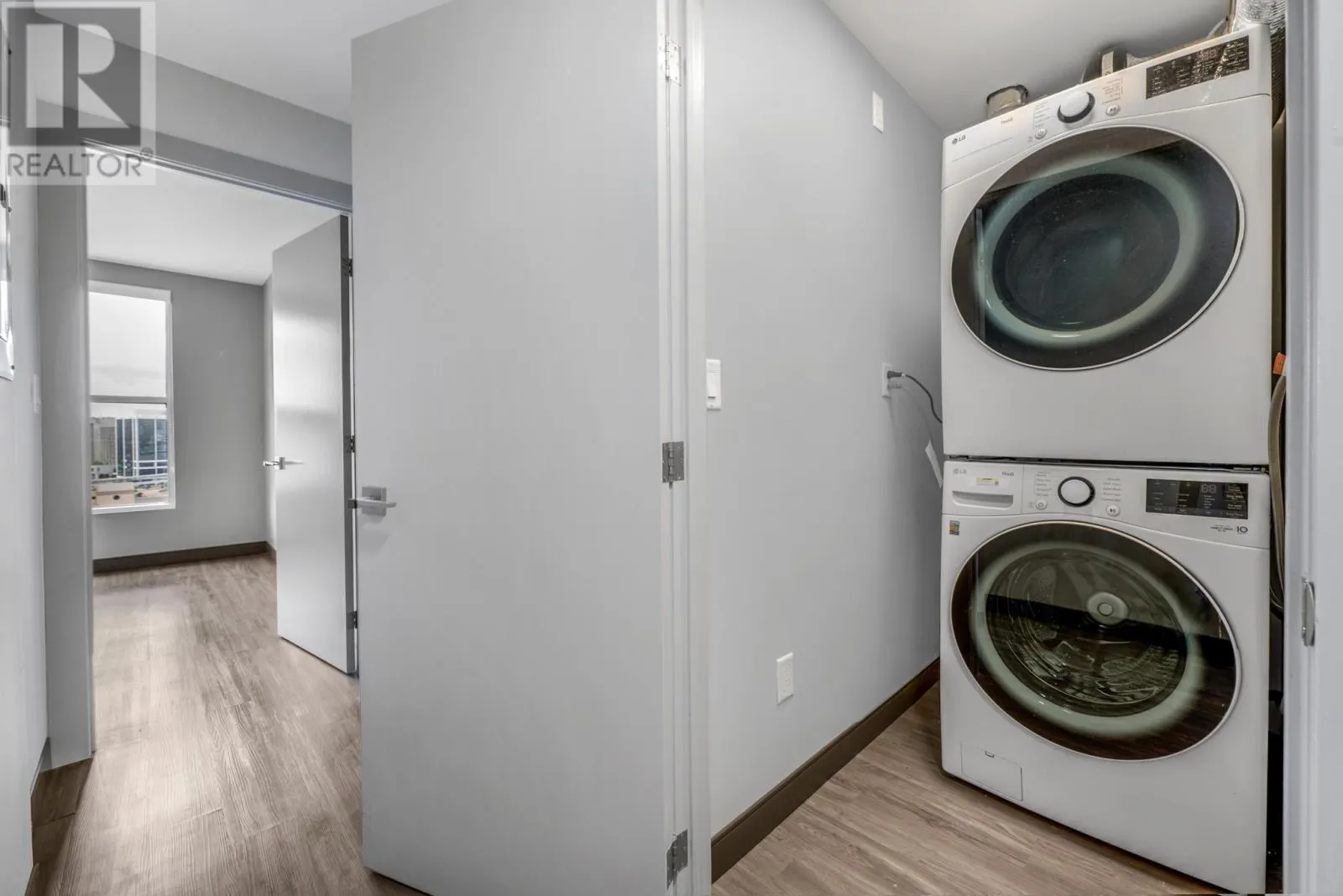 40 Henry Street Unit#606, #606