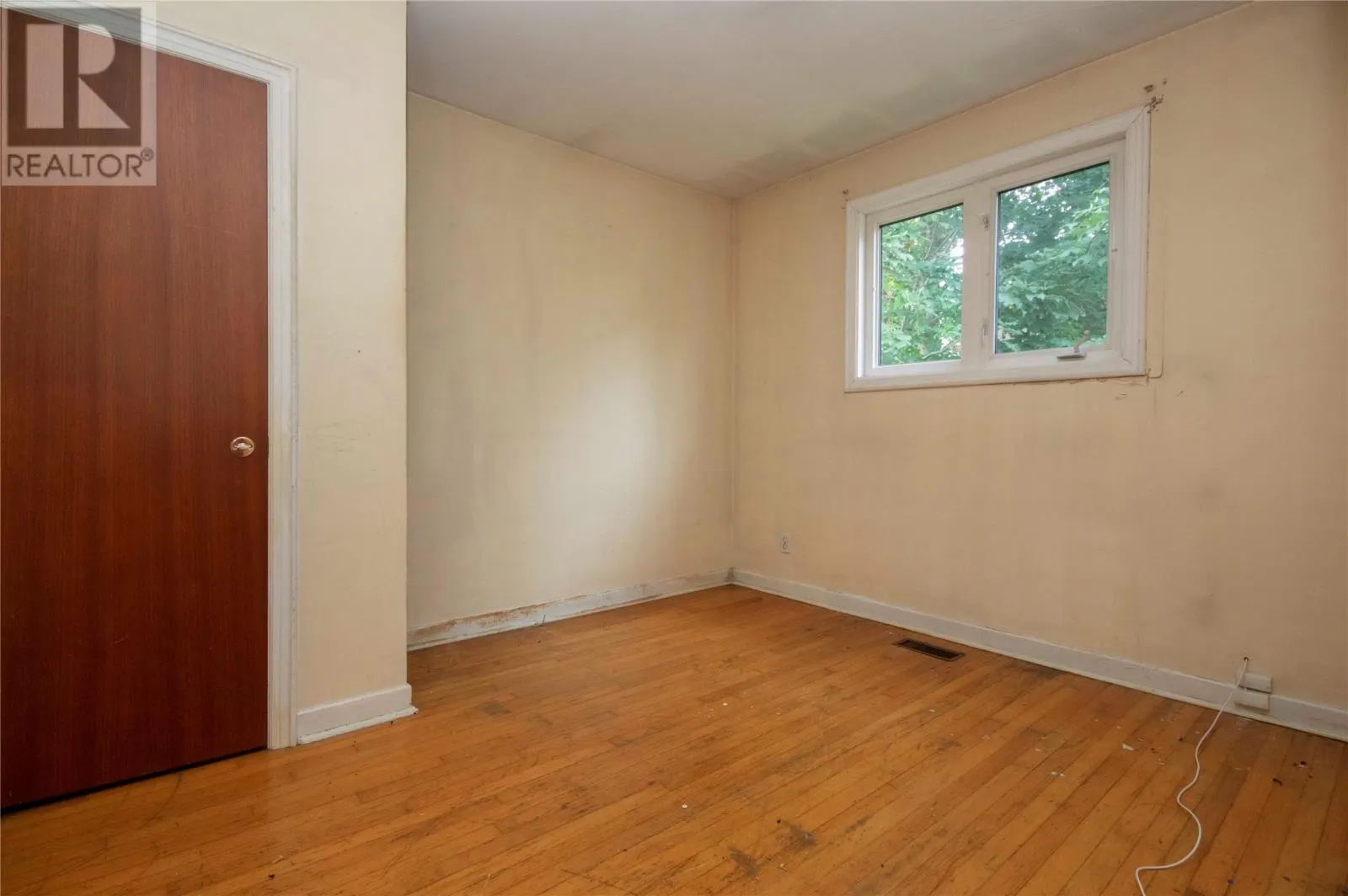 9 Symonds Avenue
