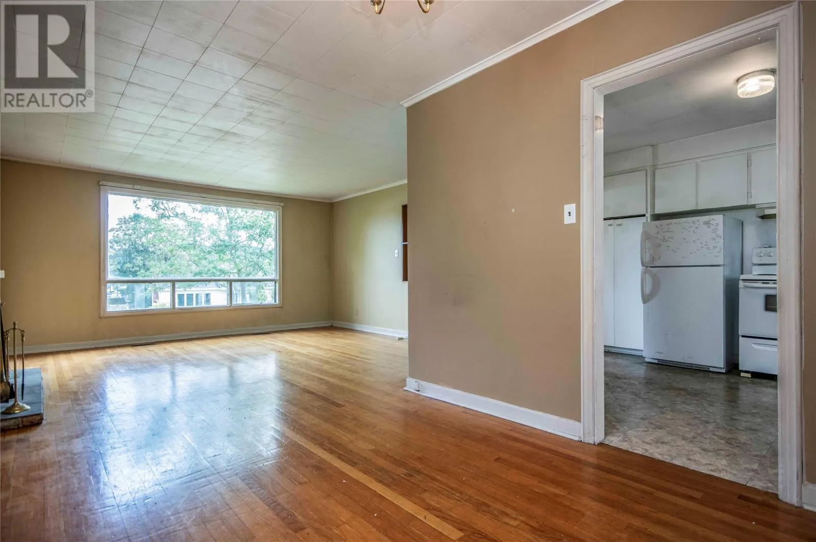 9 Symonds Avenue