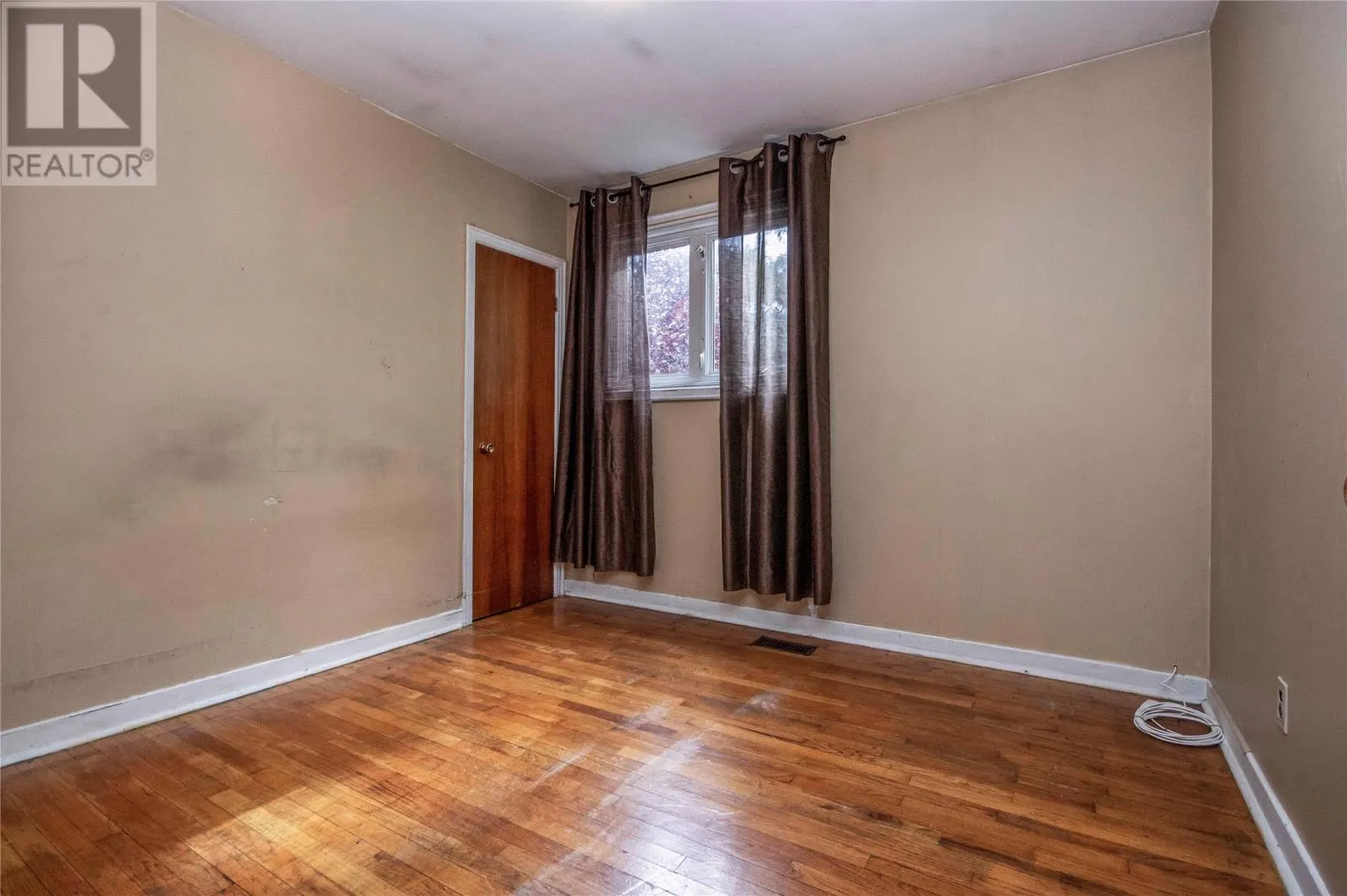 9 Symonds Avenue