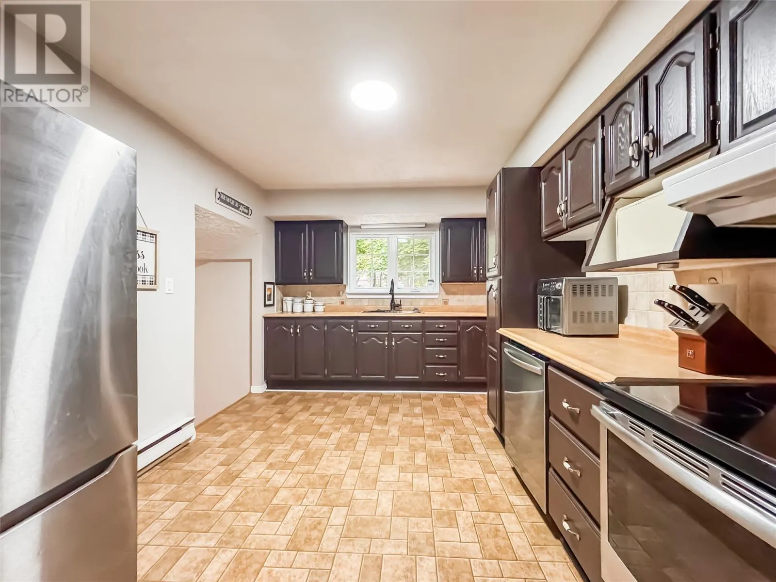 12 Hillview Heights