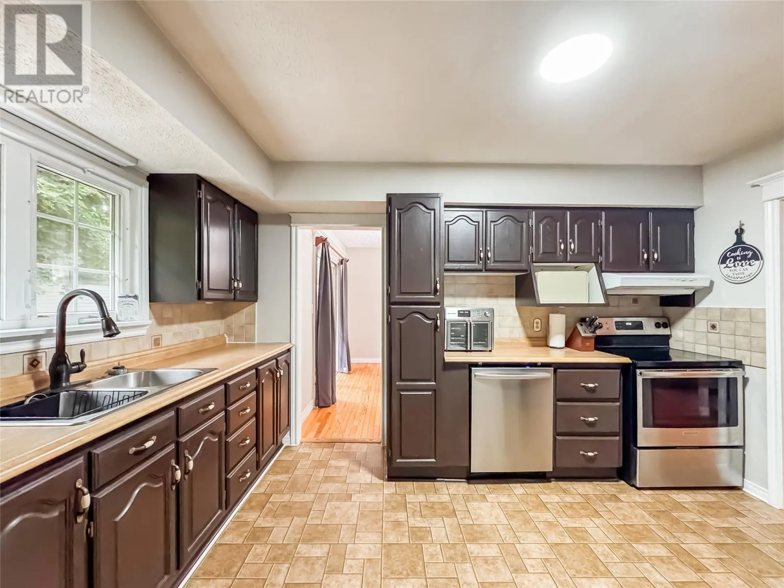 12 Hillview Heights