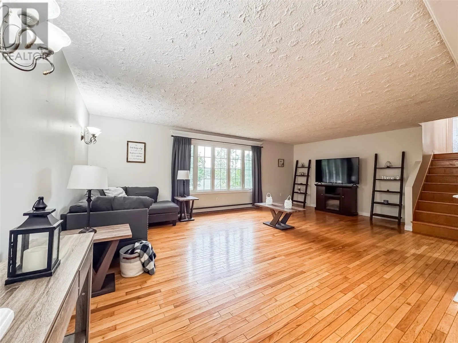 12 Hillview Heights