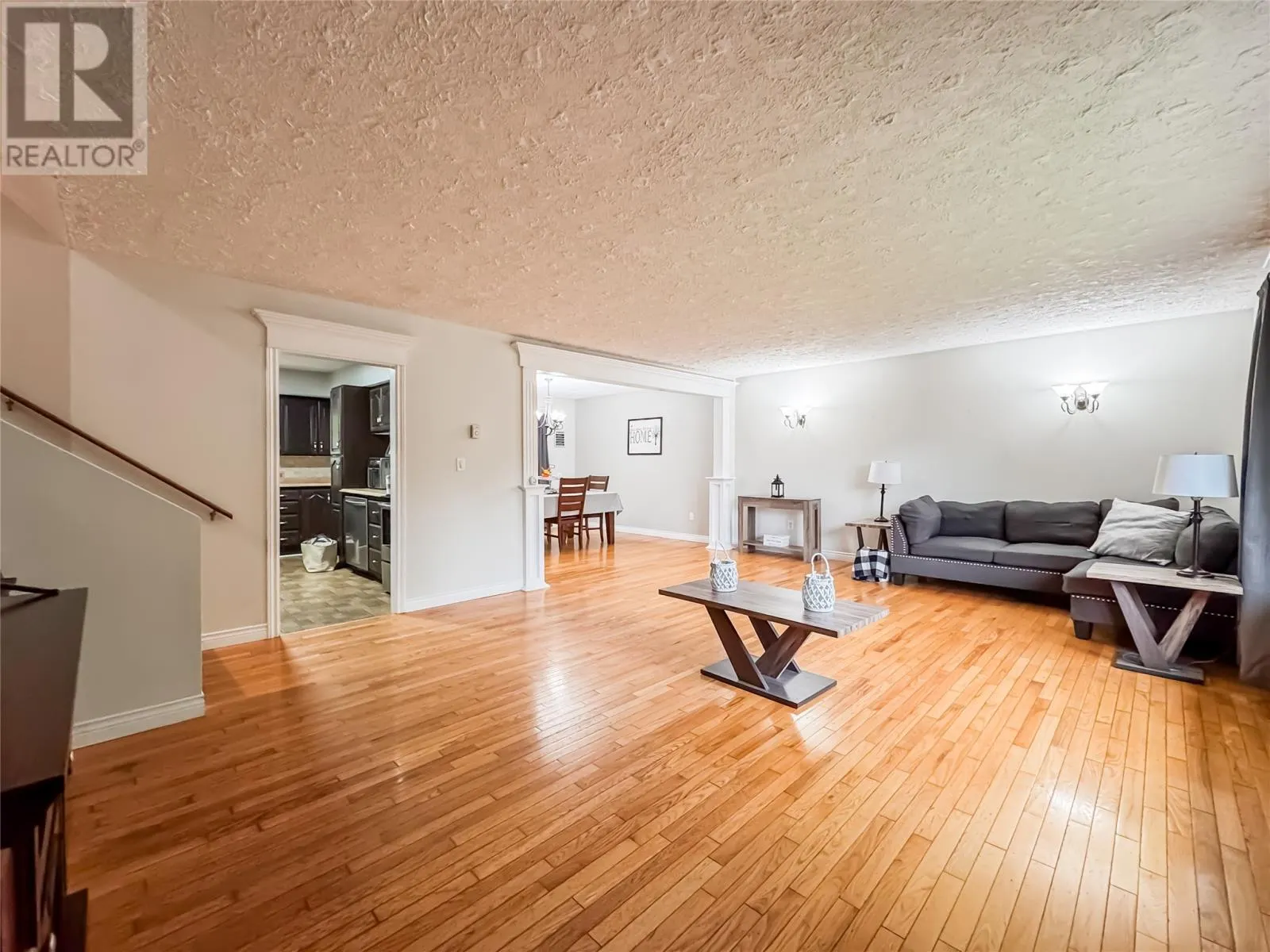 12 Hillview Heights