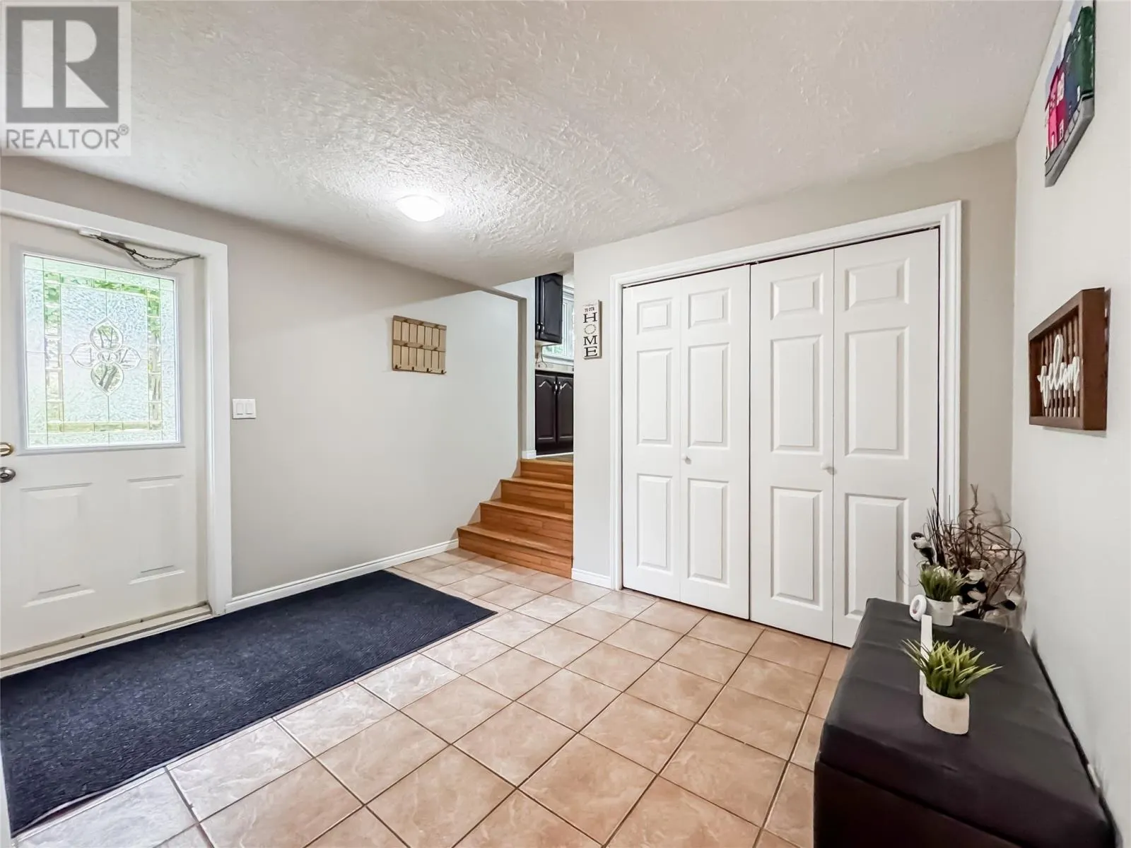12 Hillview Heights