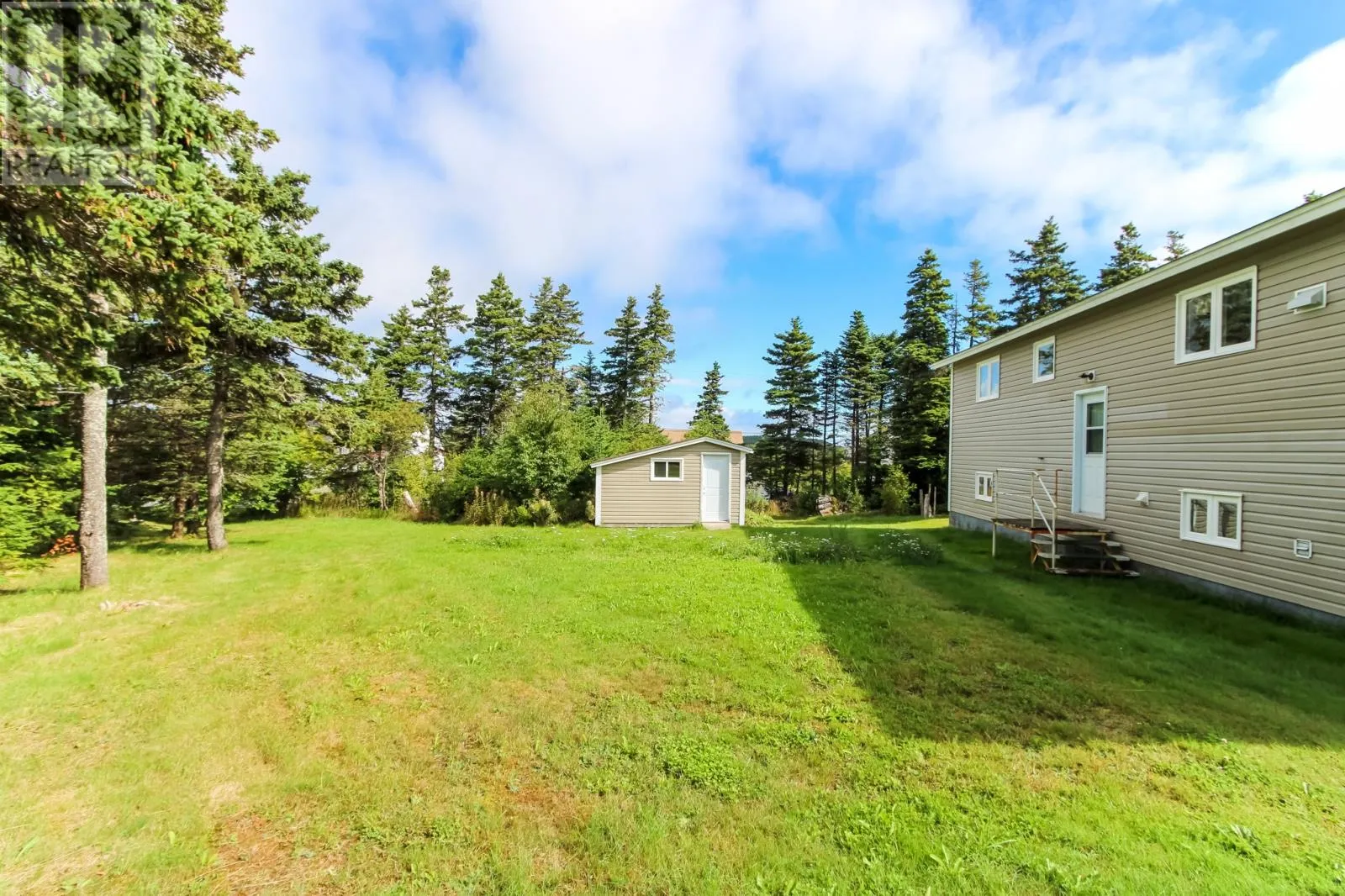 41 Howletts Avenue