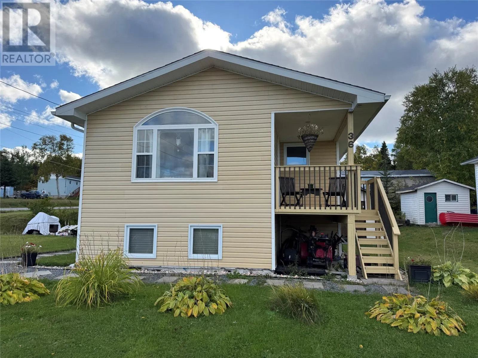 36 Hillview Avenue