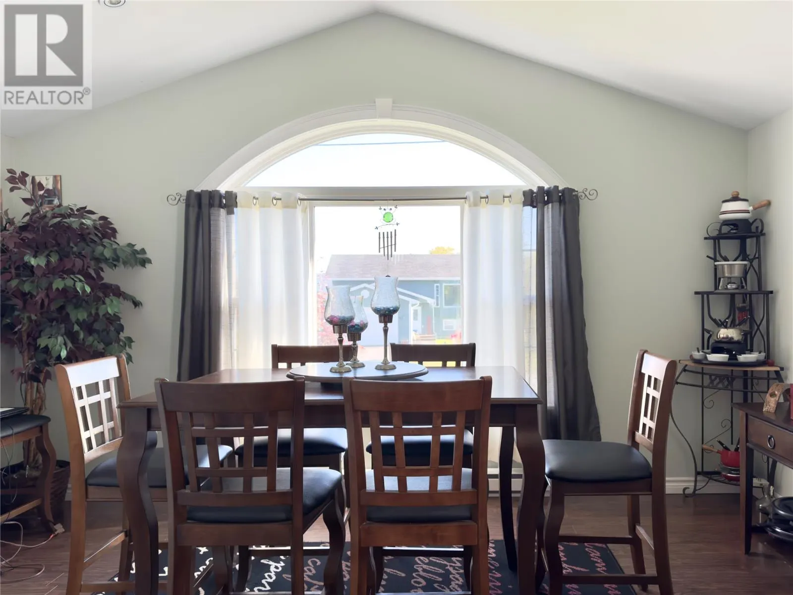 36 Hillview Avenue