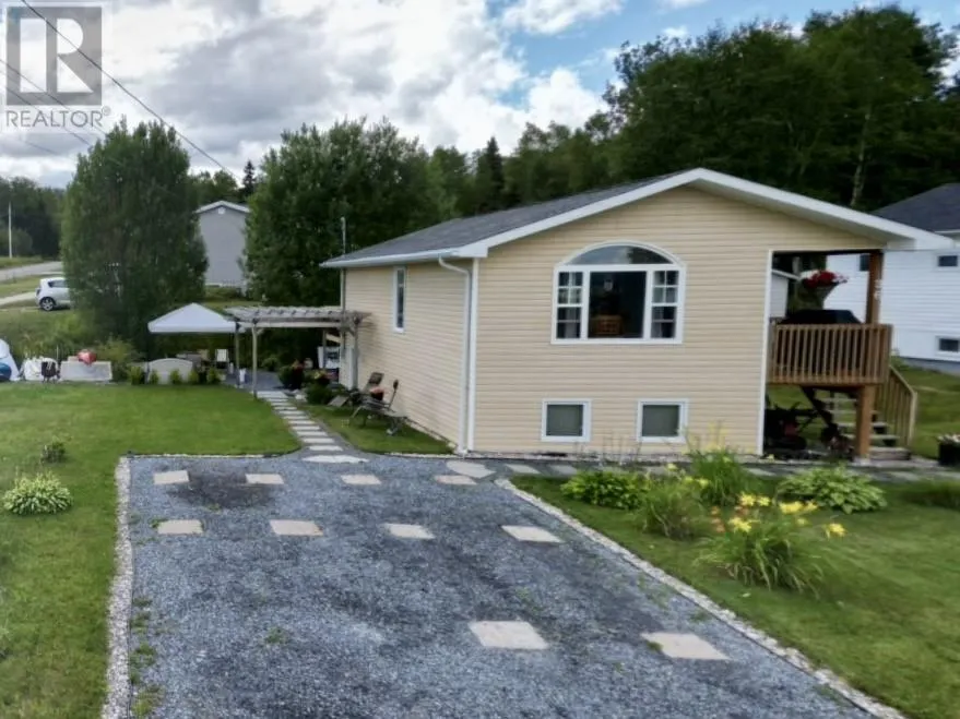 36 Hillview Avenue