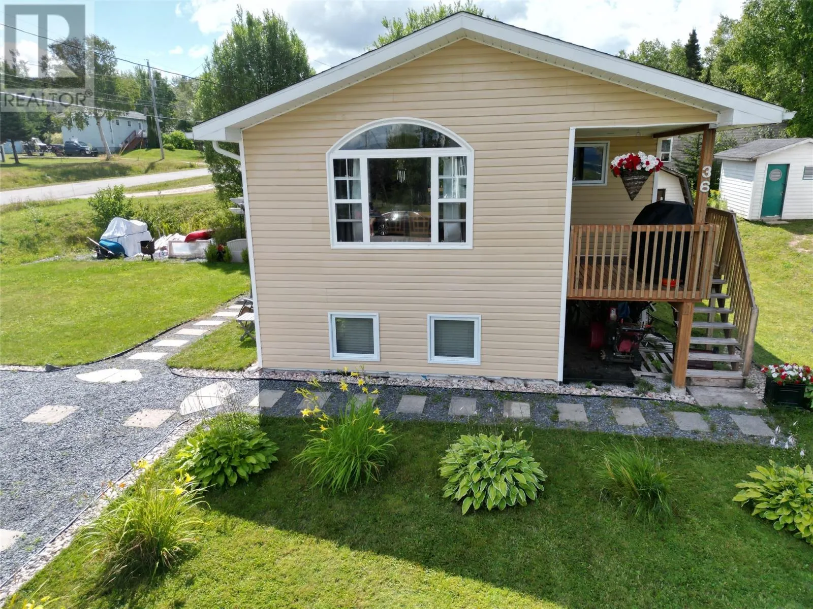 36 Hillview Avenue
