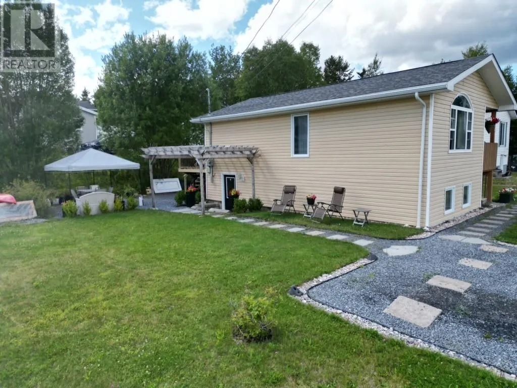 36 Hillview Avenue