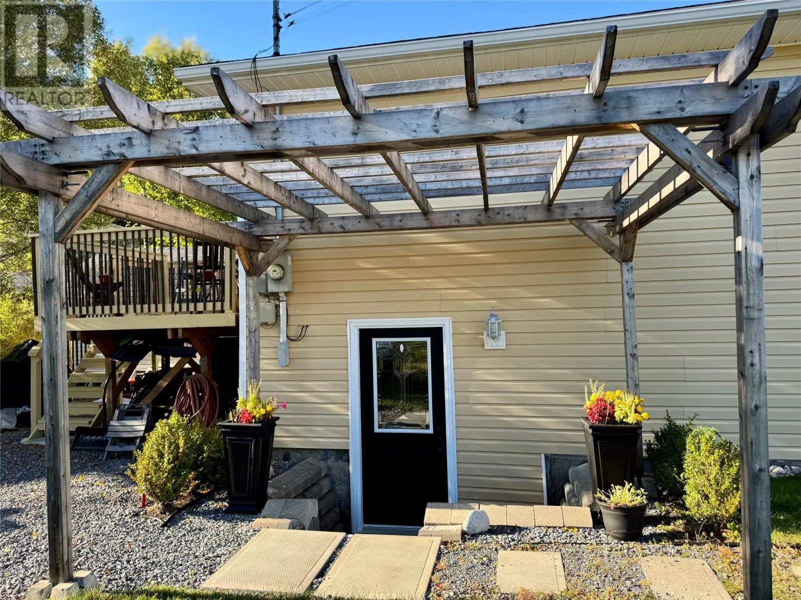 36 Hillview Avenue