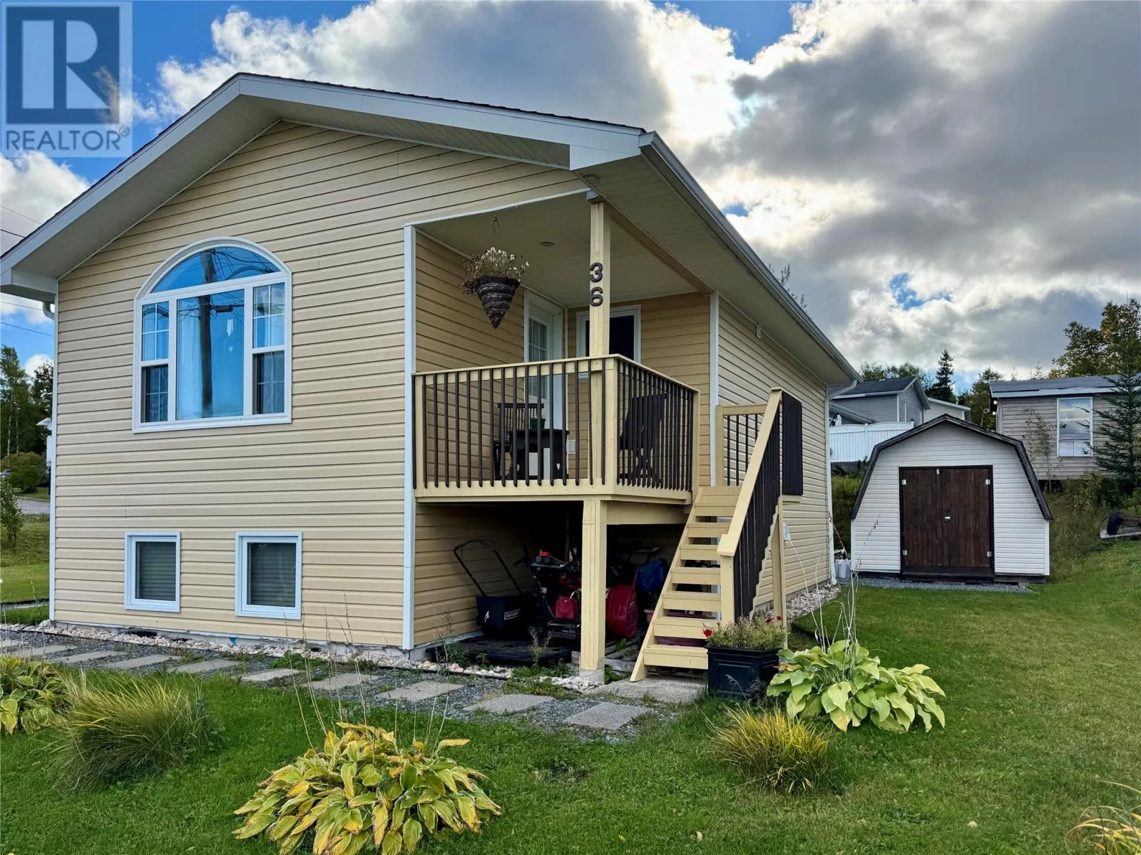 36 Hillview Avenue