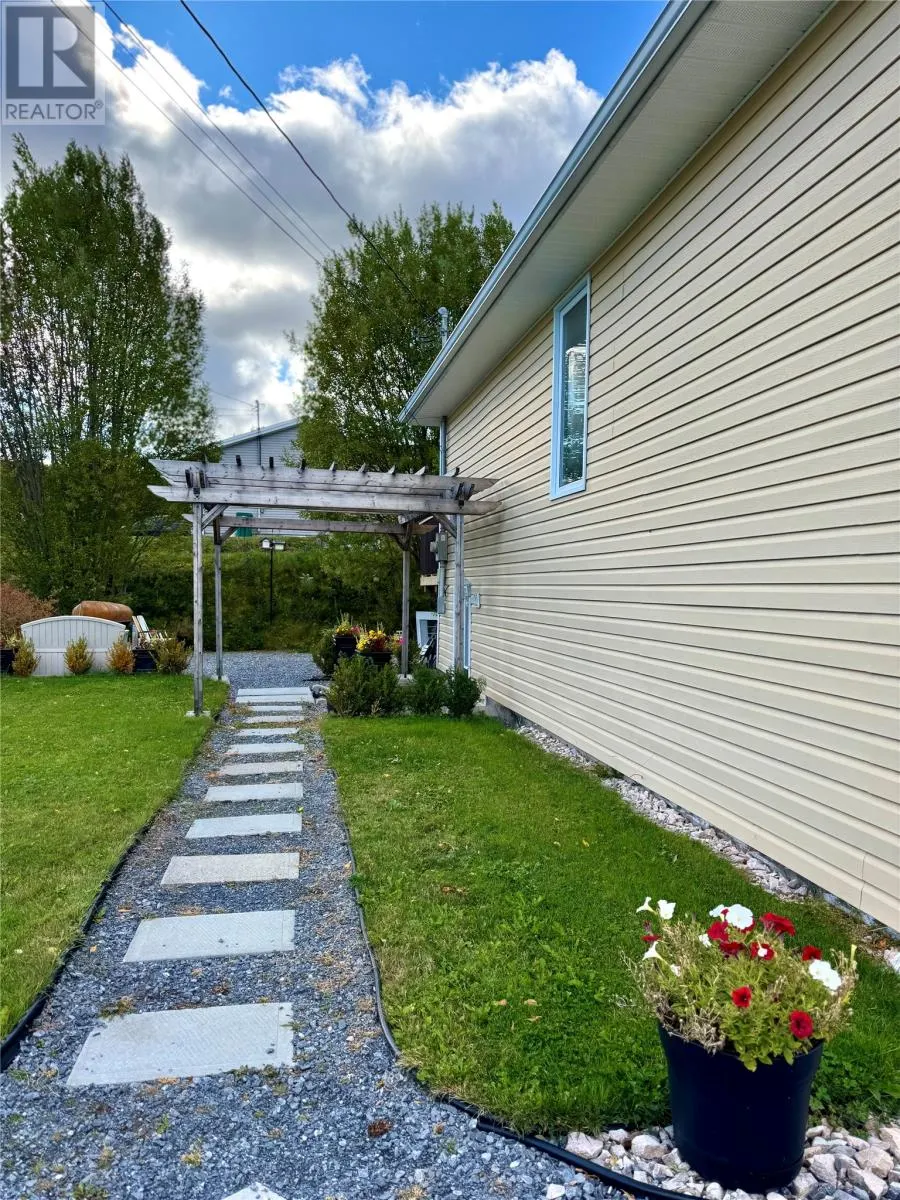 36 Hillview Avenue