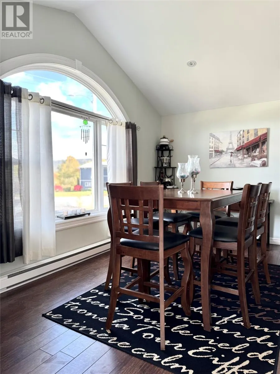 36 Hillview Avenue