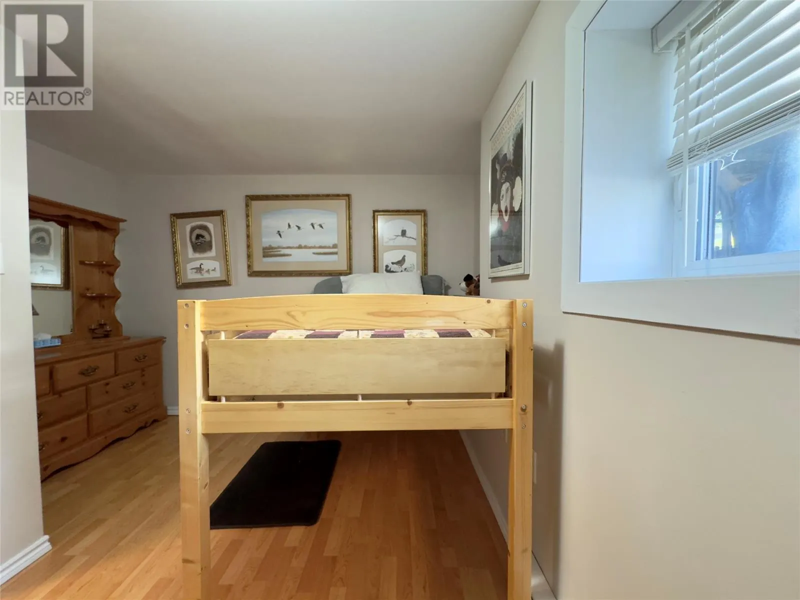 36 Hillview Avenue