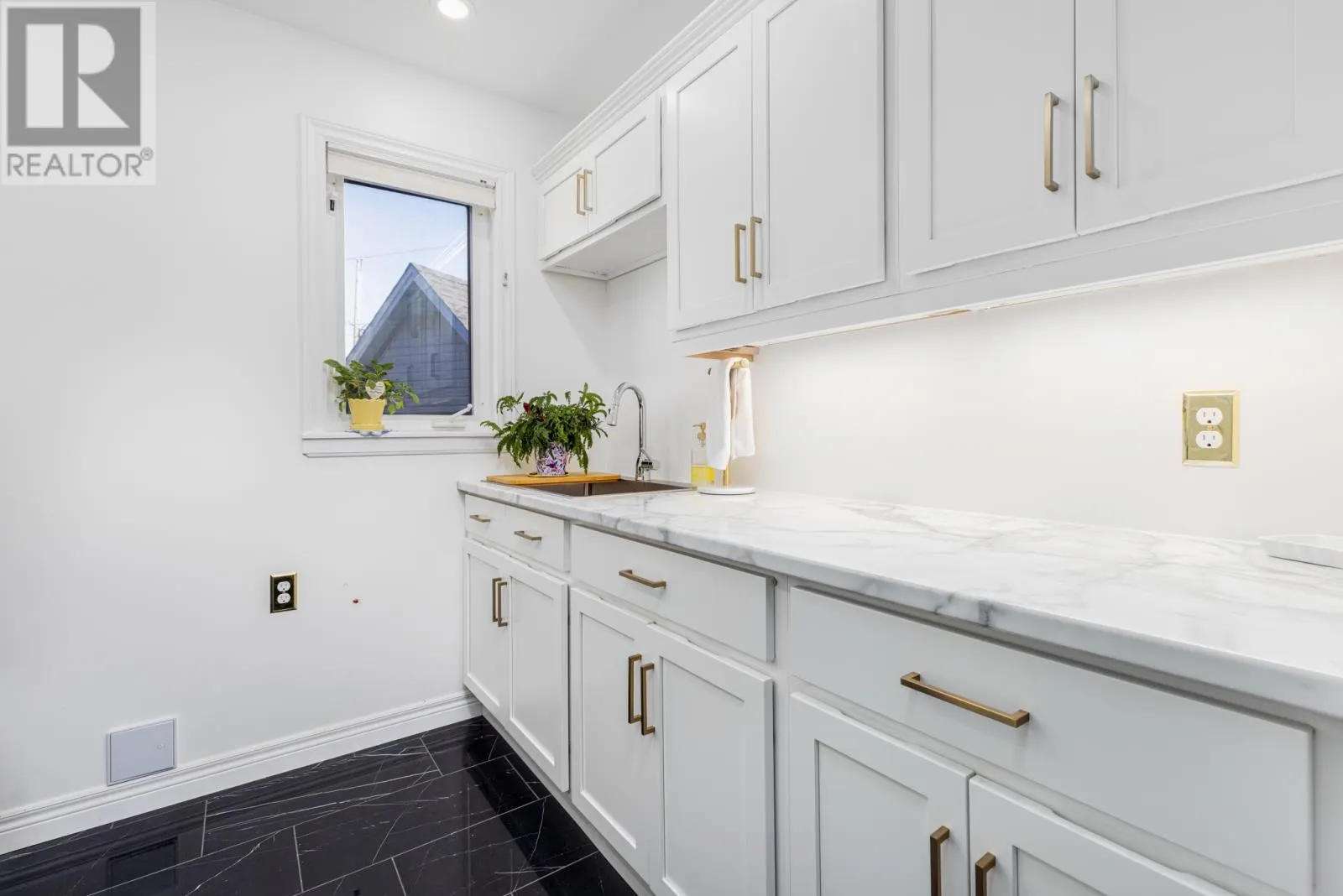 9 Catalina Place