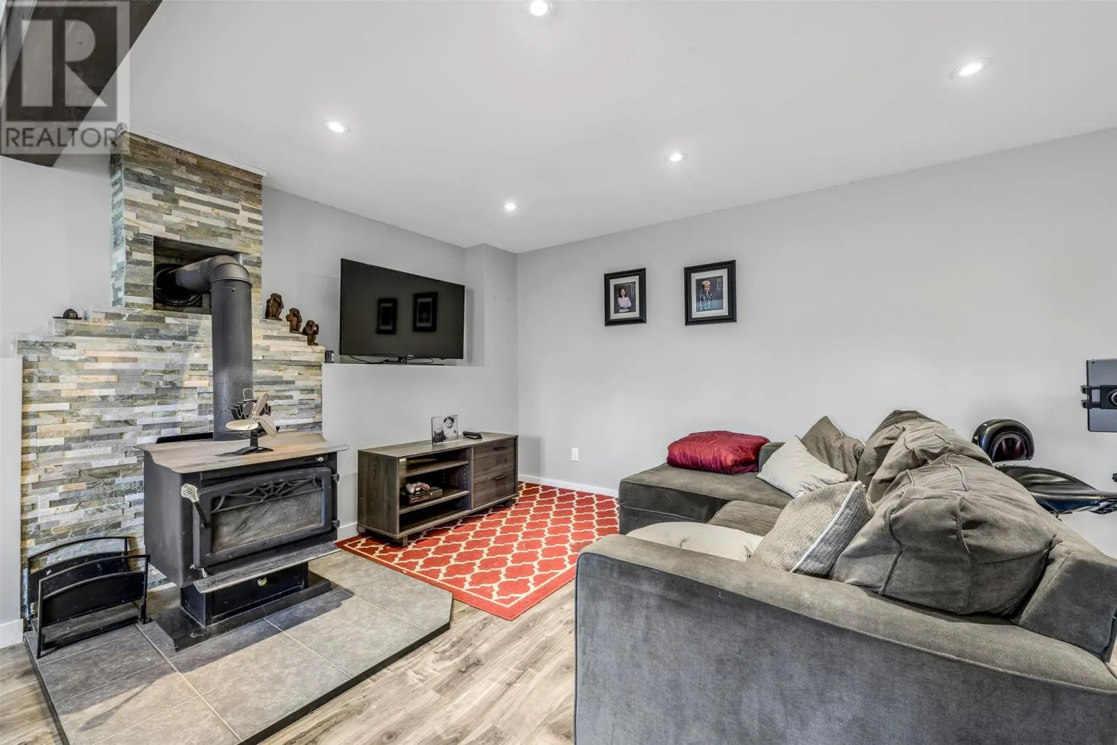 29 Round Pond Road