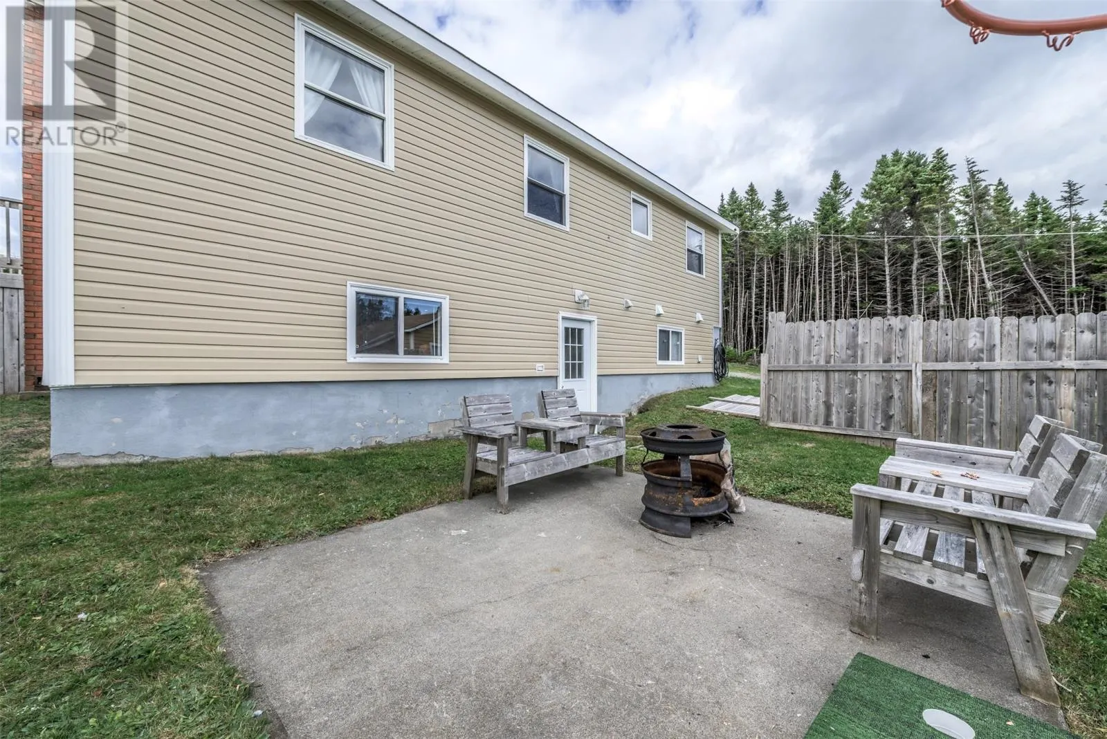 29 Round Pond Road