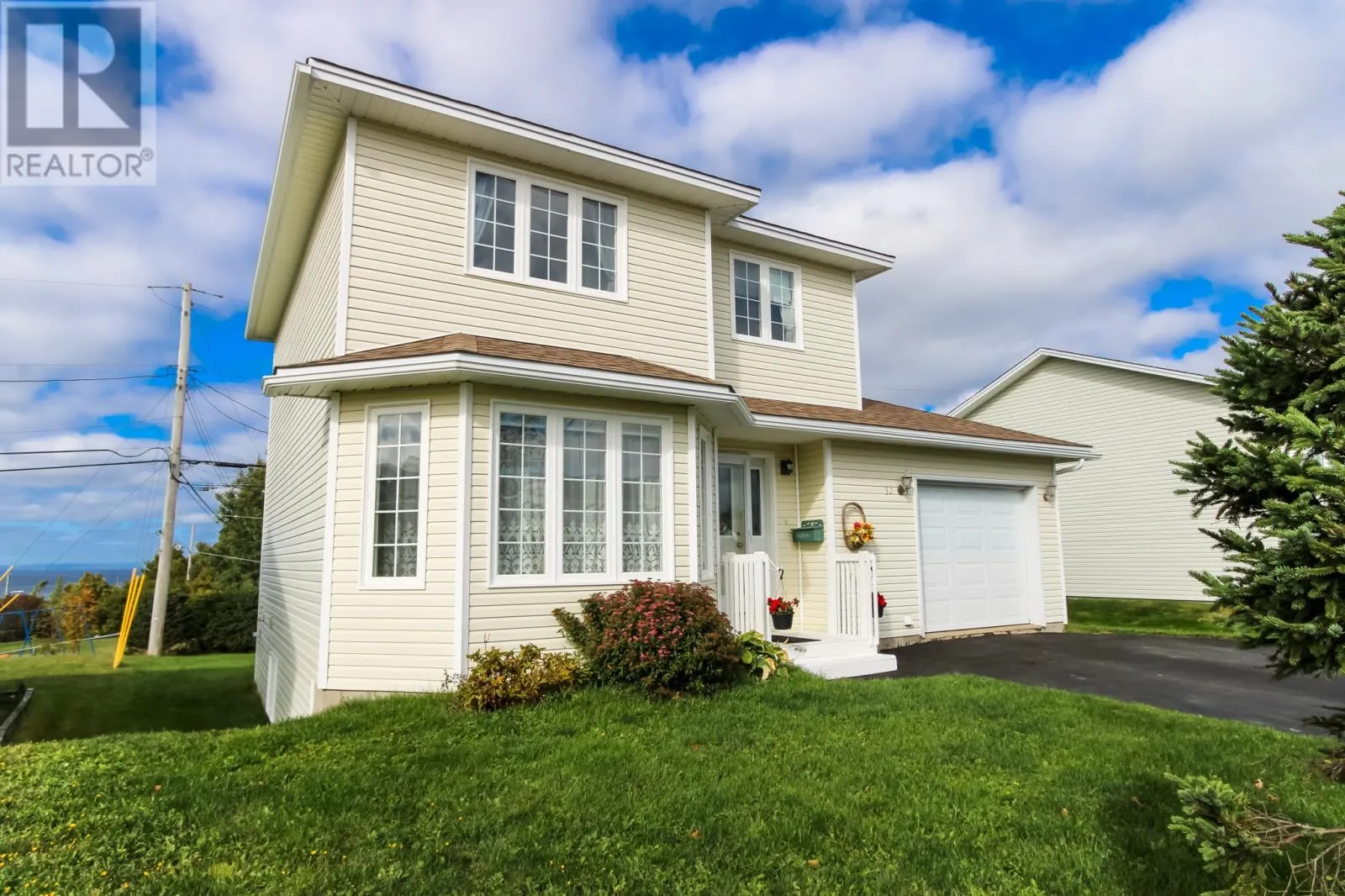 32 McCourt Close