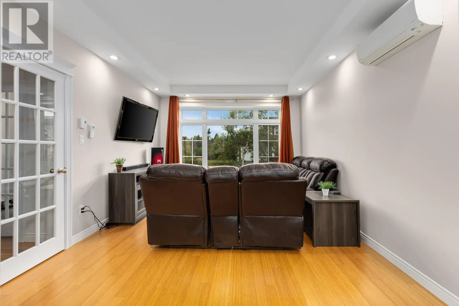 26 Atlantica Drive