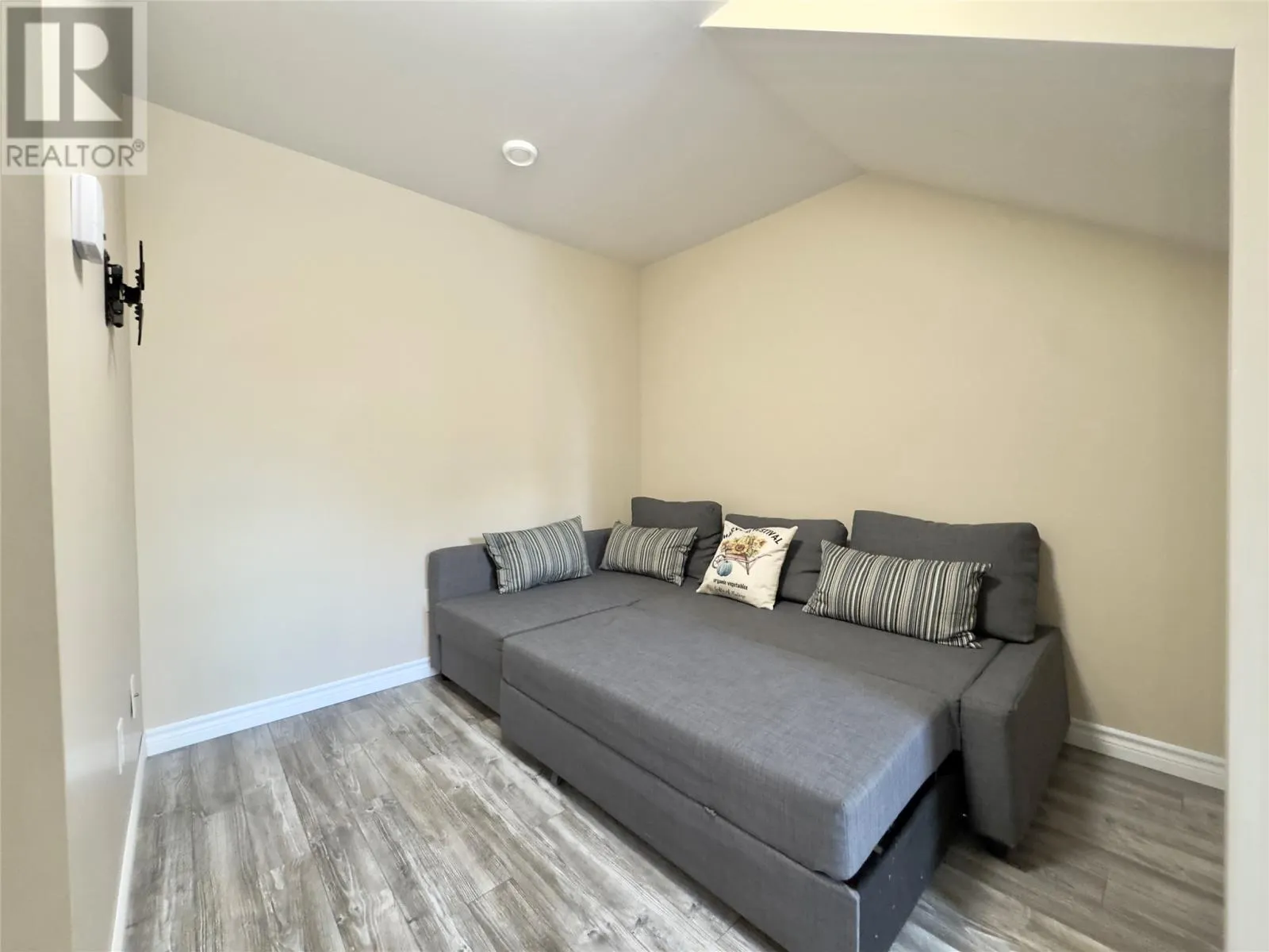 27 Dawson Drive