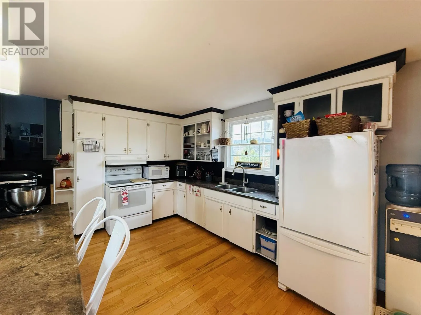 16 Churchill Avenue