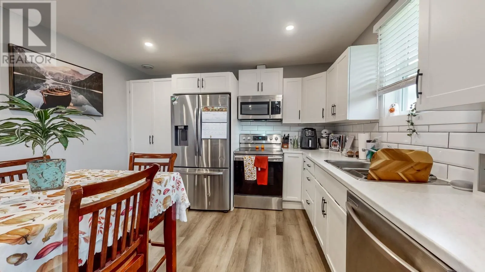 330 Pouch Cove Highway
