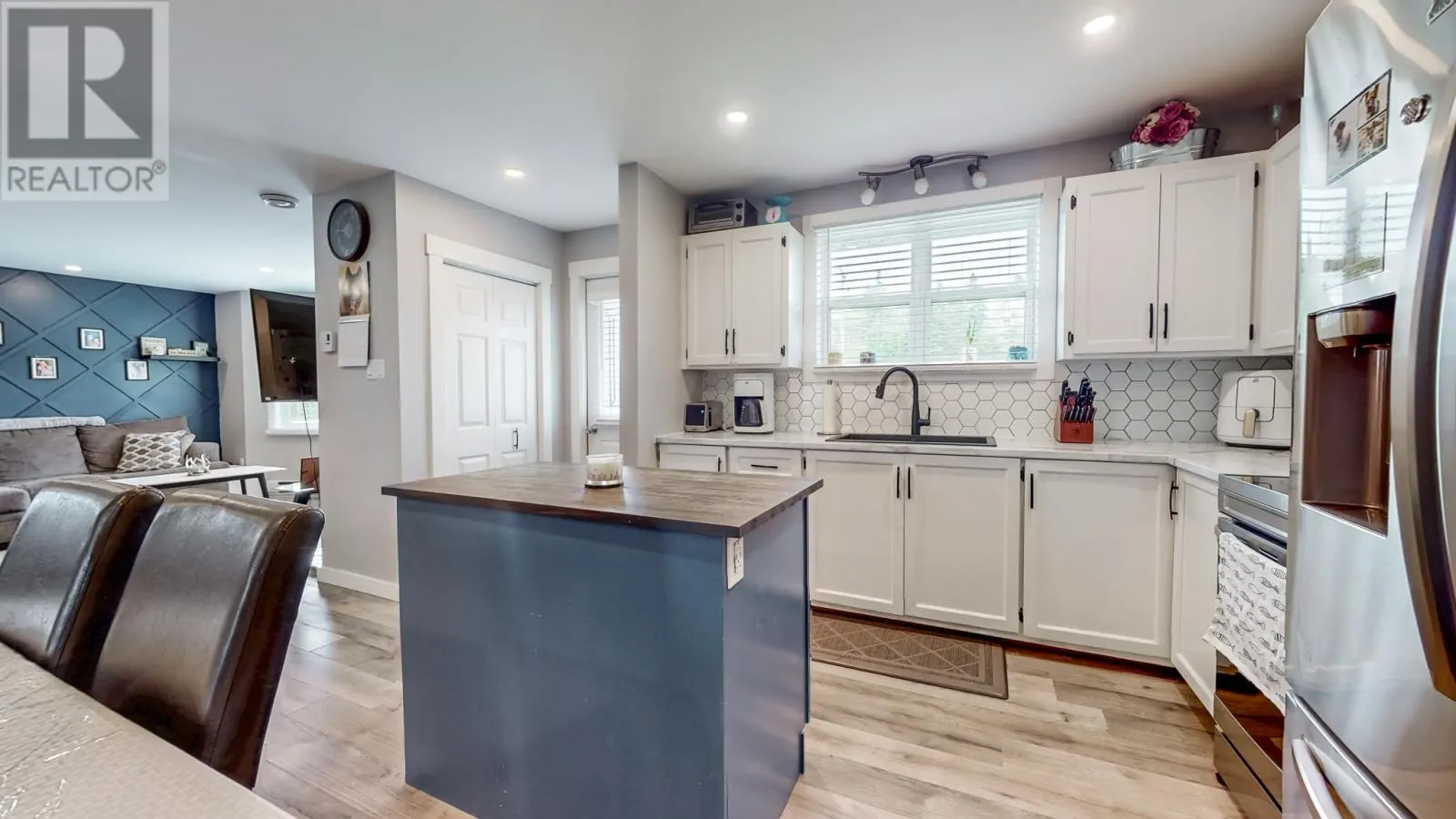 330 Pouch Cove Highway