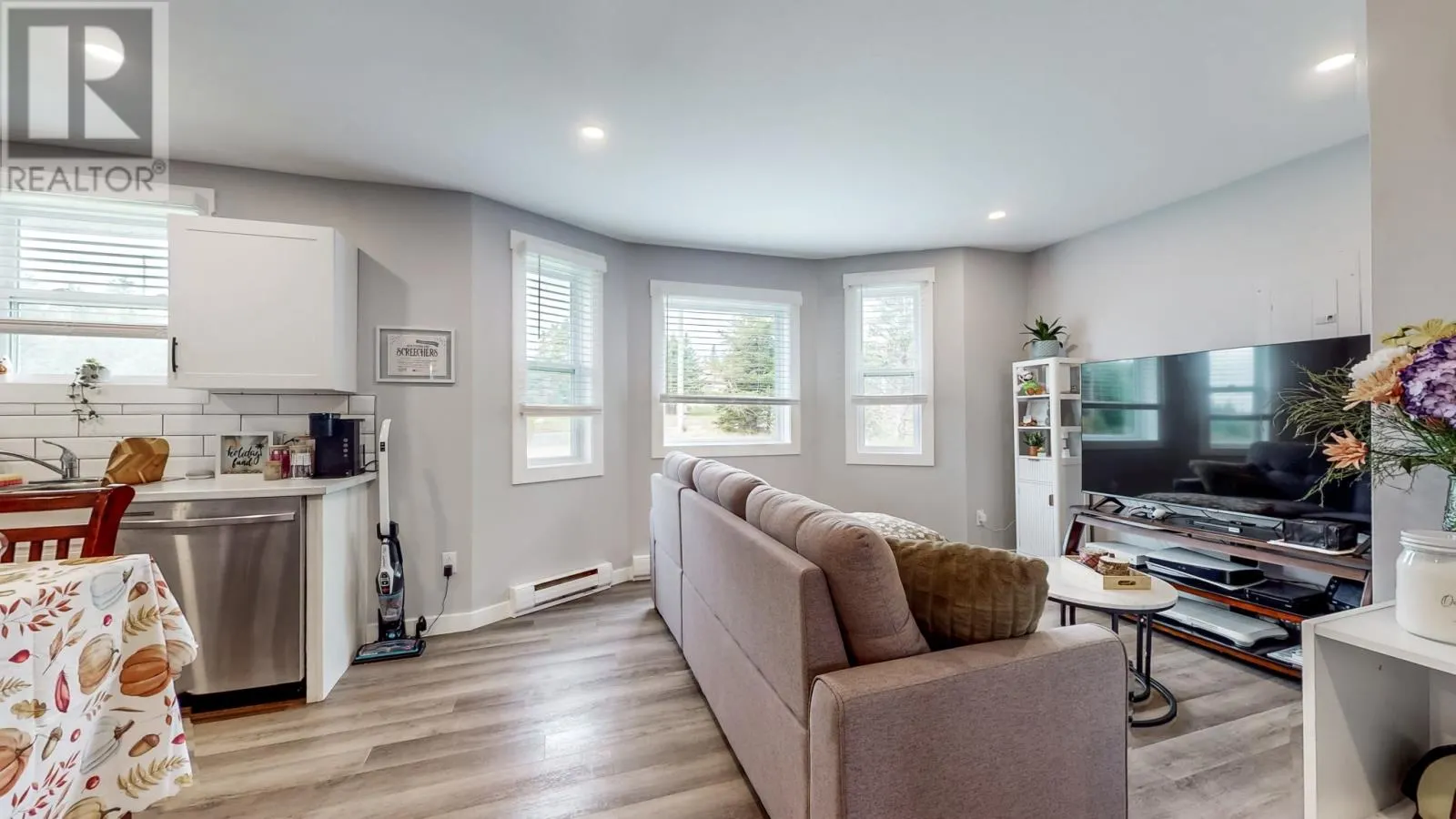 330 Pouch Cove Highway