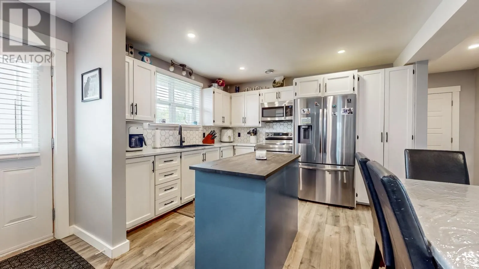 330 Pouch Cove Highway
