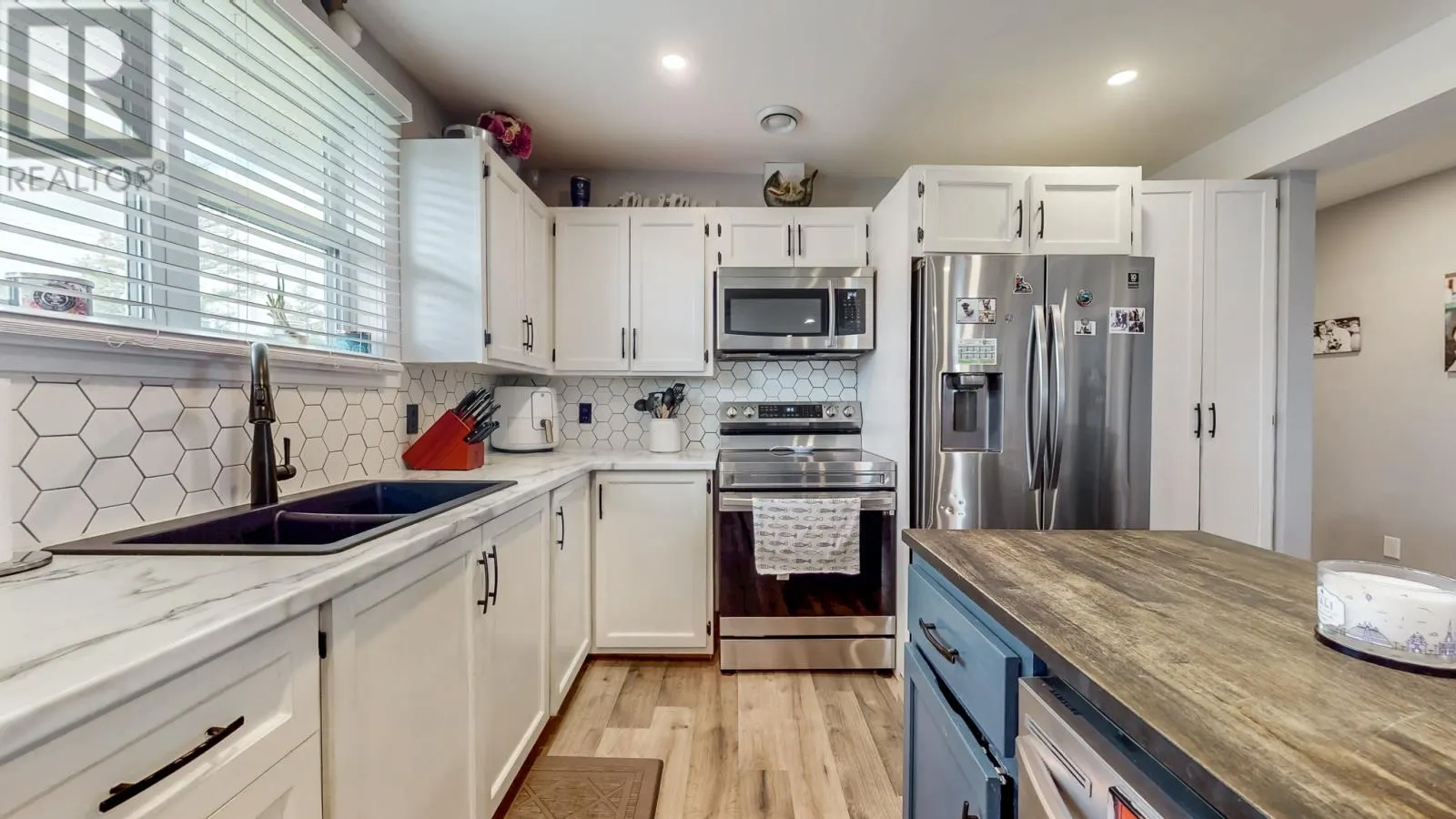 330 Pouch Cove Highway