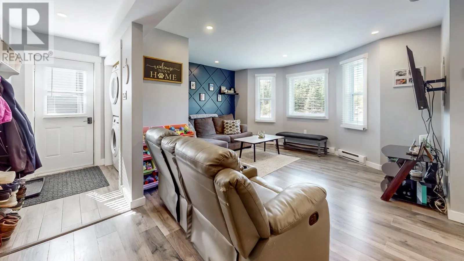330 Pouch Cove Highway