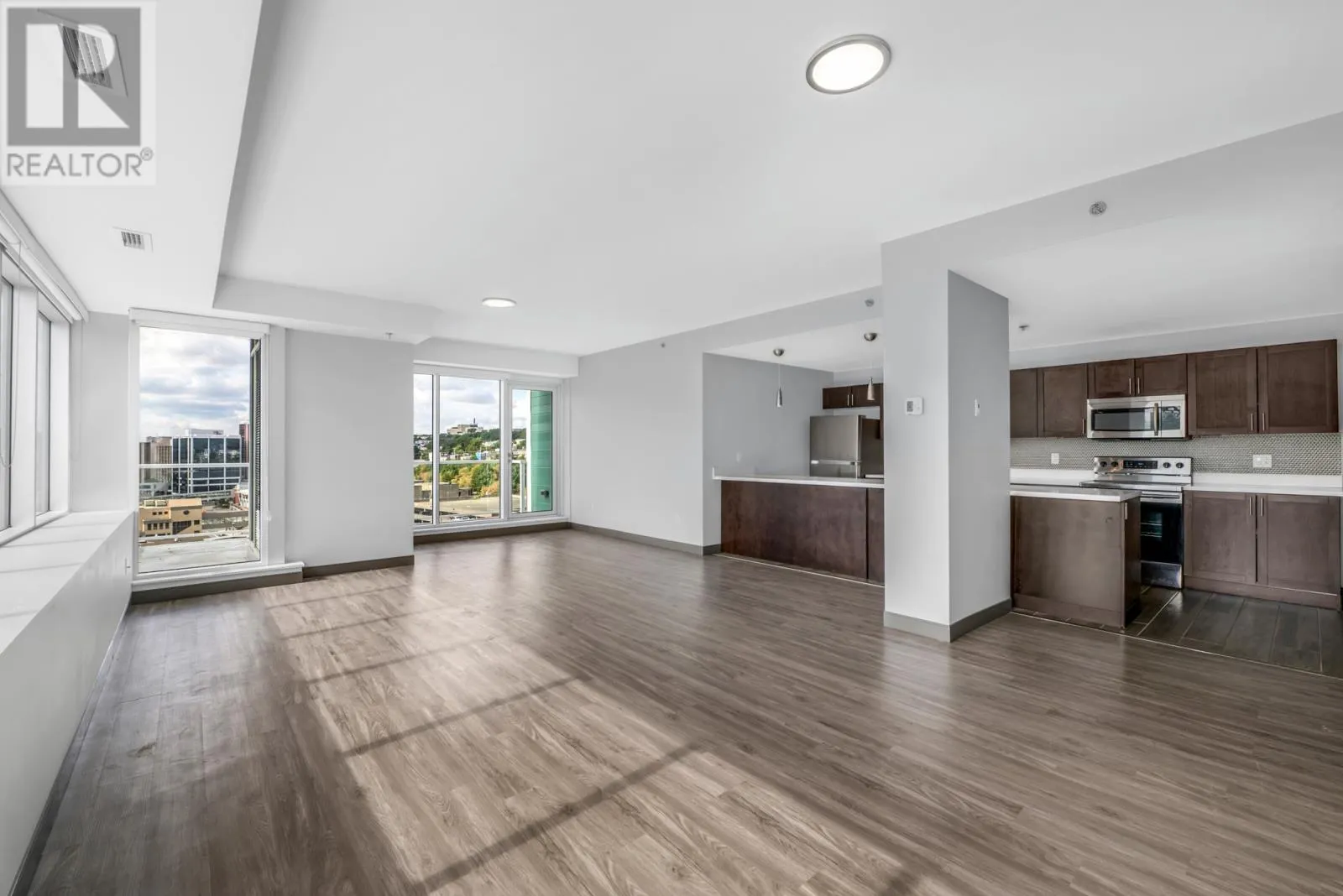 40 Henry Street Unit#610, #610