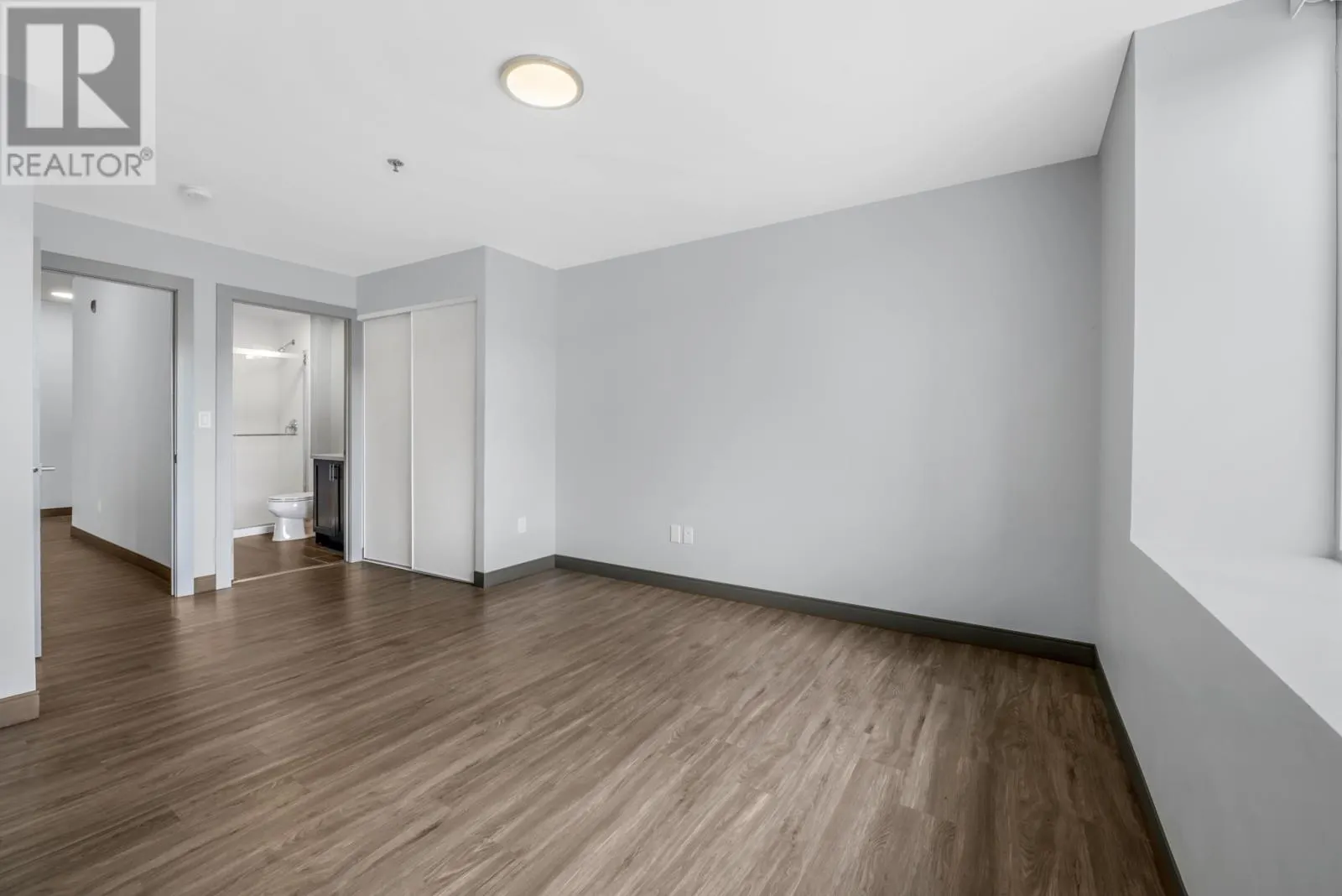 40 Henry Street Unit#610, #610