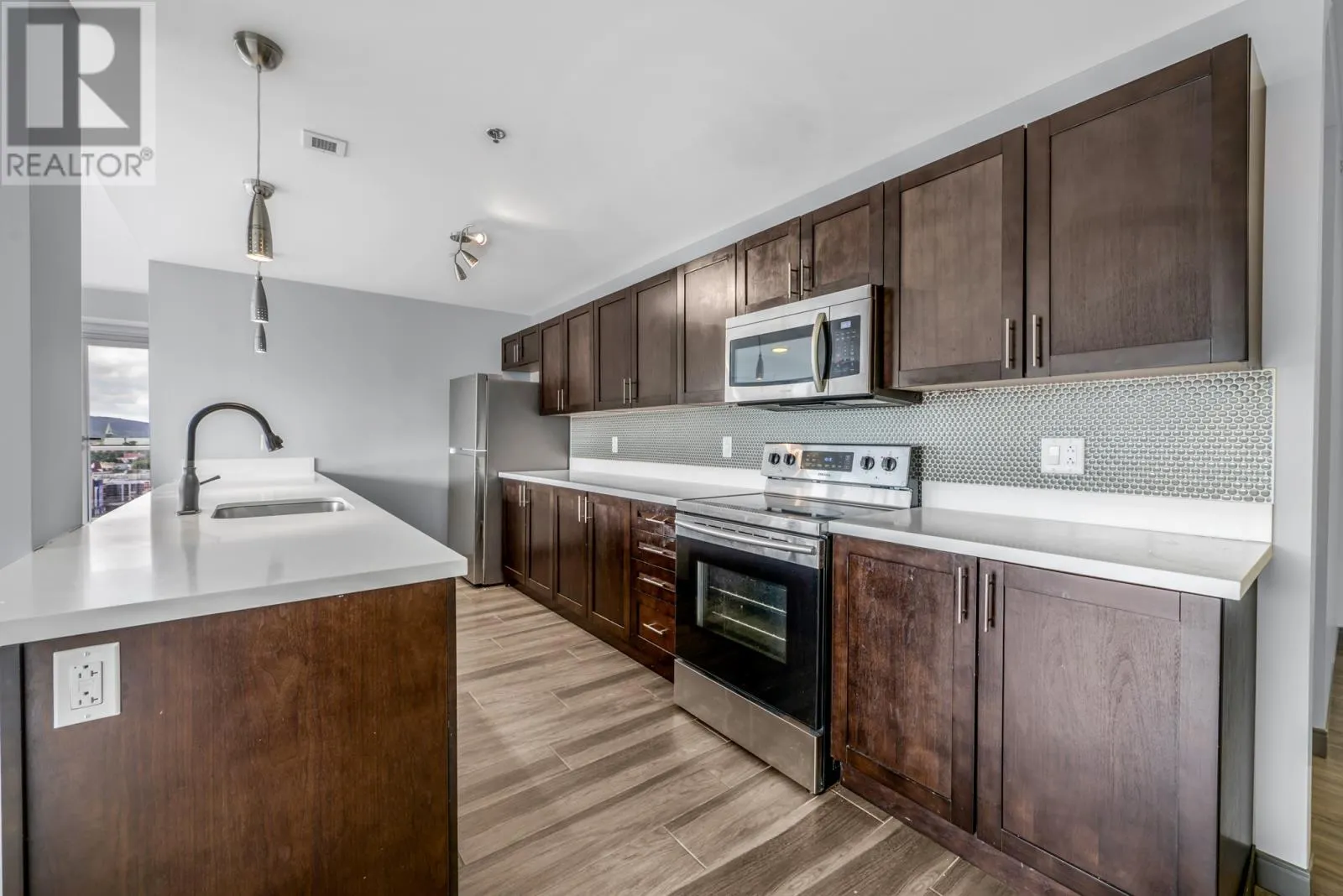 40 Henry Street Unit#610, #610