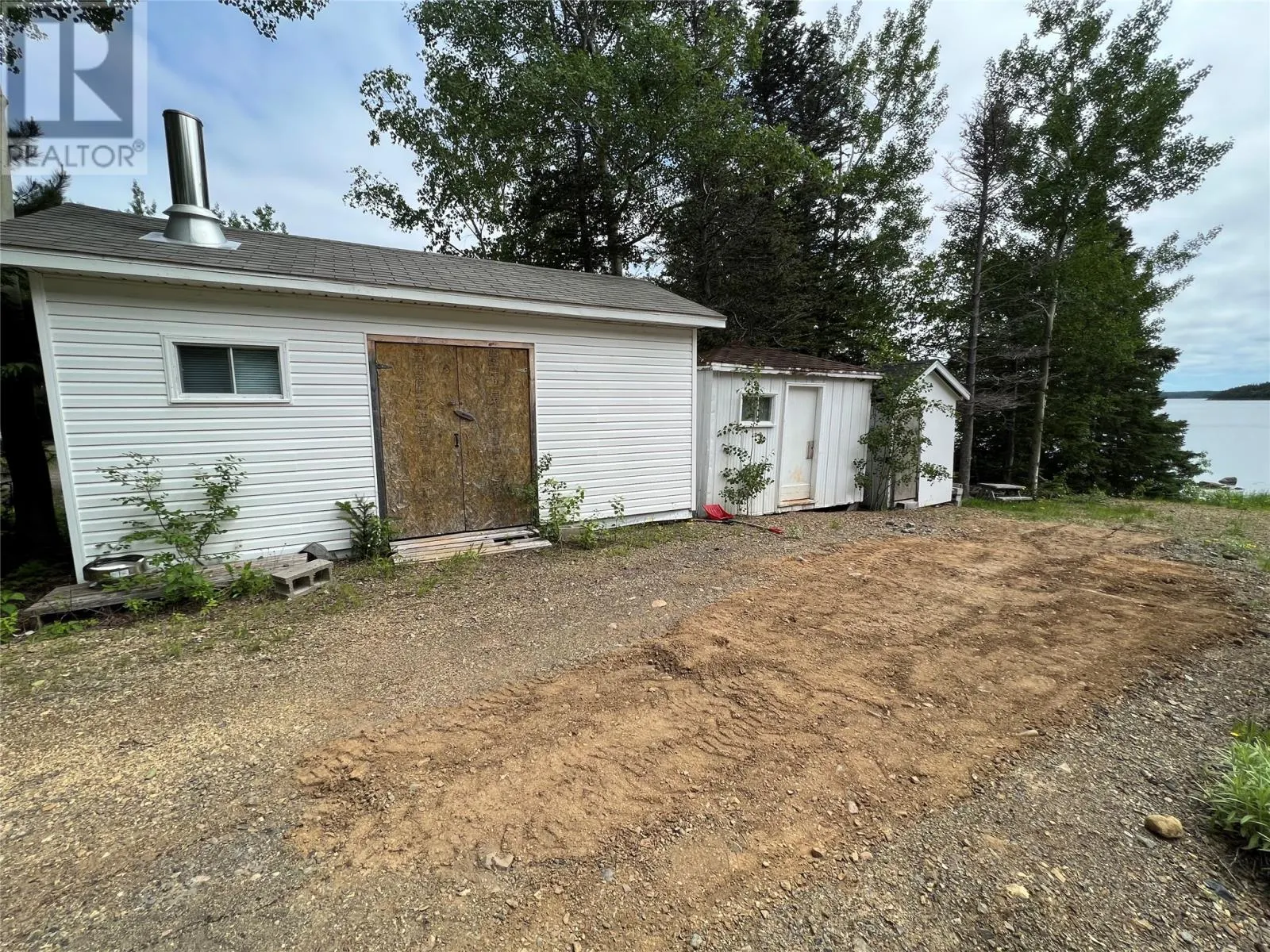 4 Deep Cove Road