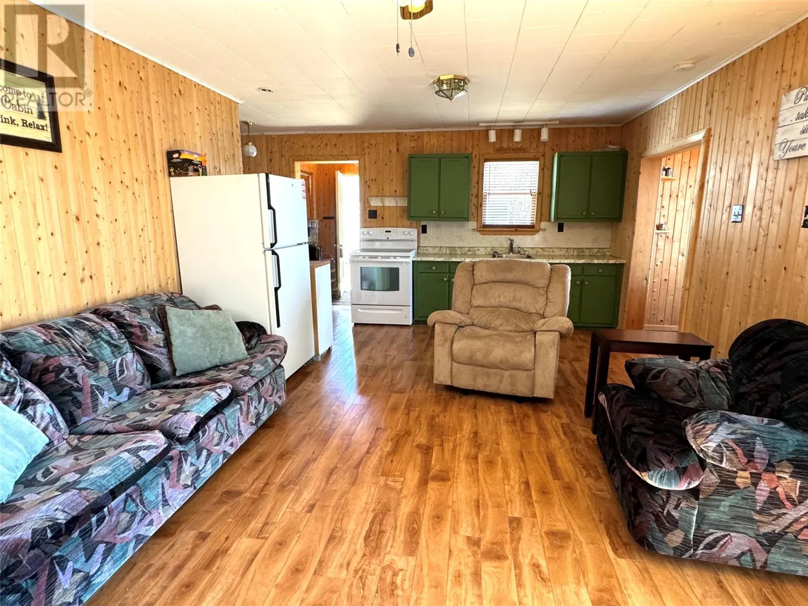 4 Deep Cove Road