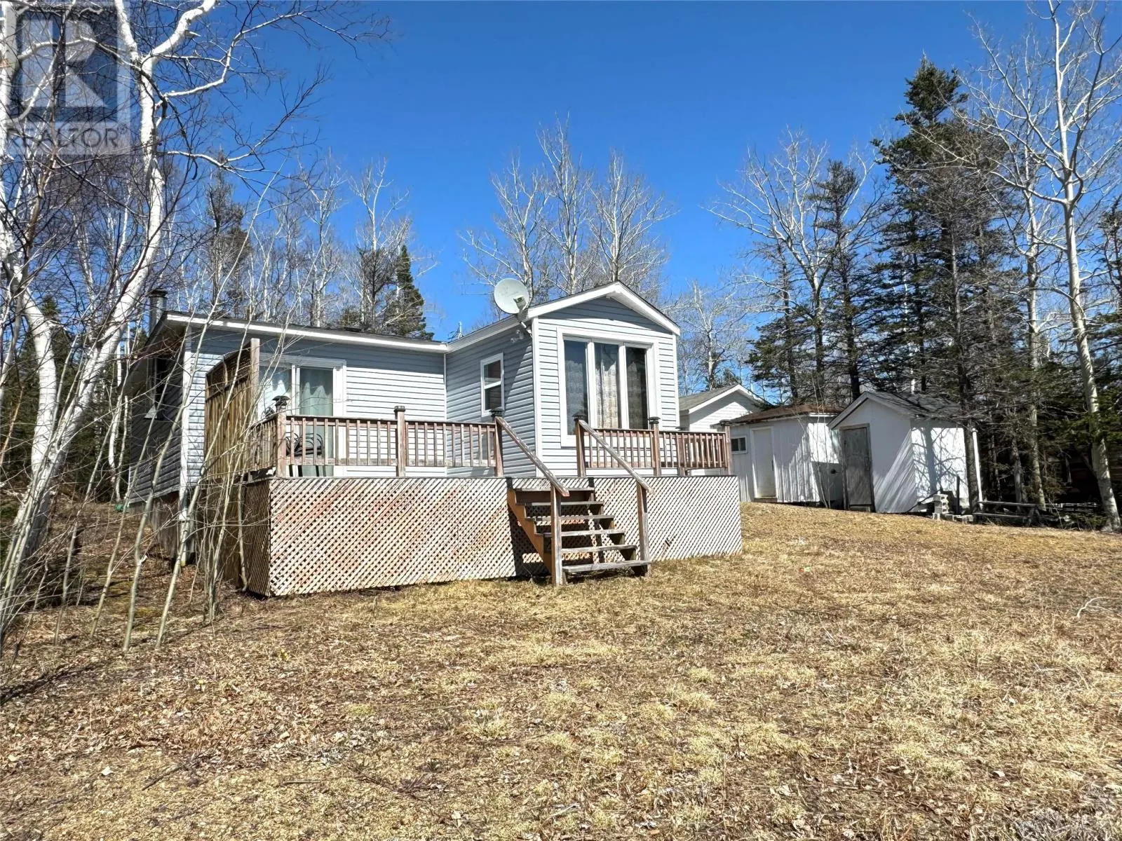 4 Deep Cove Road