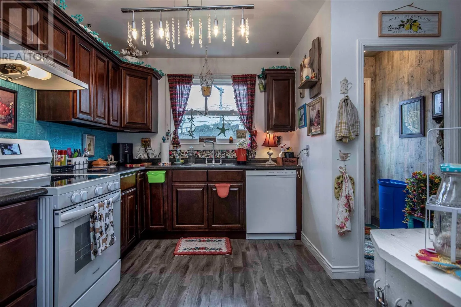 6 Chimo Place