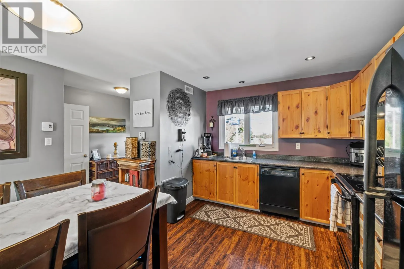 52 Lindbergh Crescent