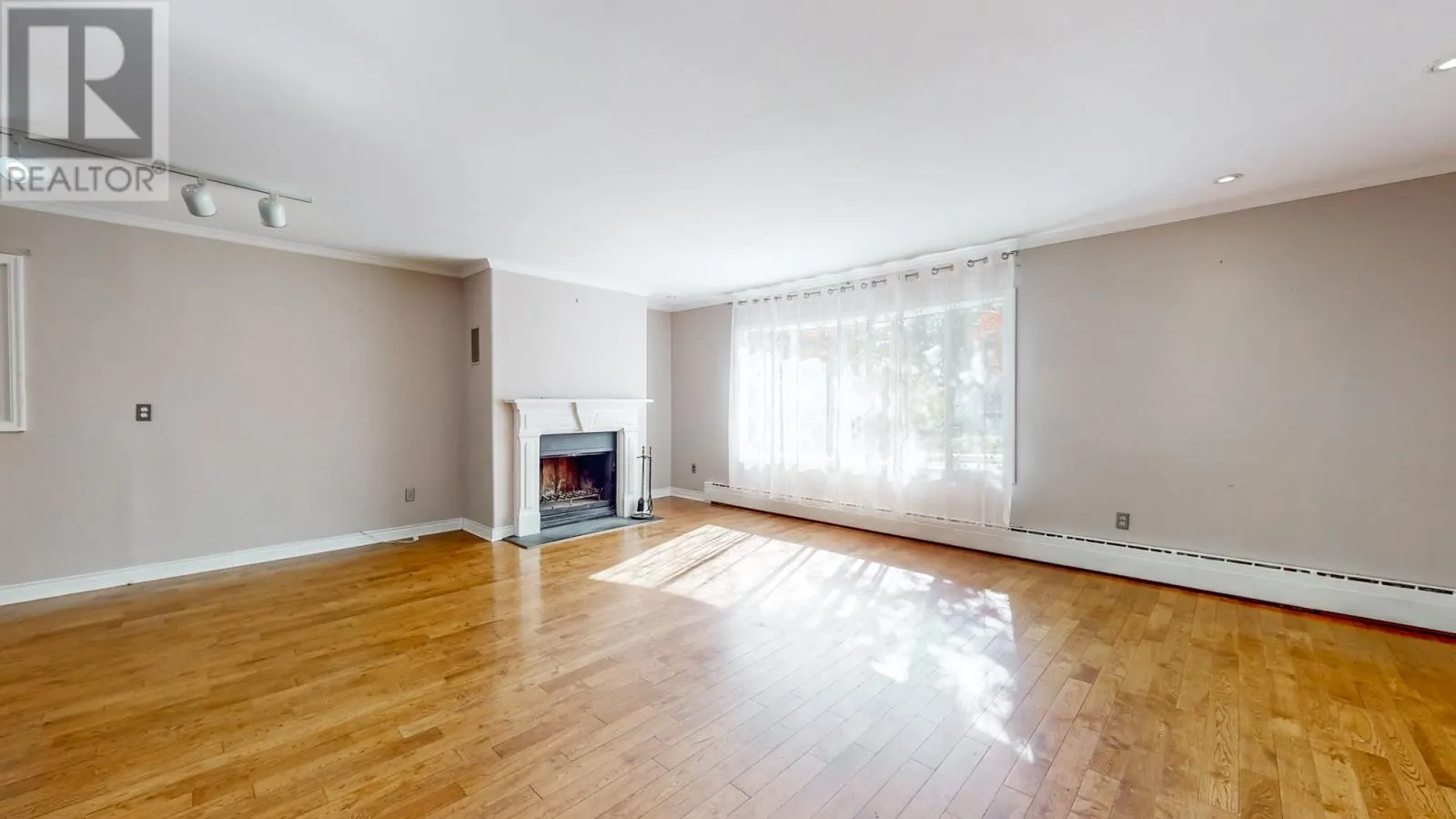 12 Conway Crescent
