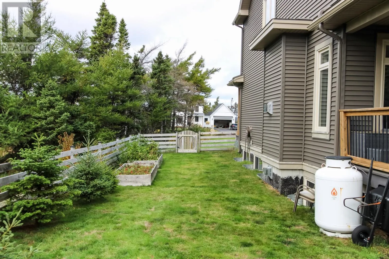 9 Middle Ledge Drive